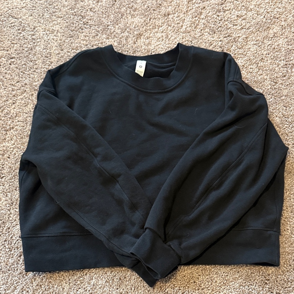 Lululemon Black Crewneck Sweatshirt (slightly cropped) - Classic Pullover